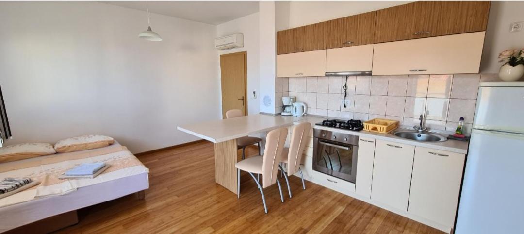 Apartmani Gizela Seget Donji Ruang foto