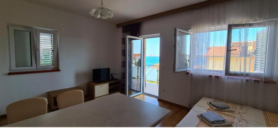 Apartmani Gizela Seget Donji Ruang foto