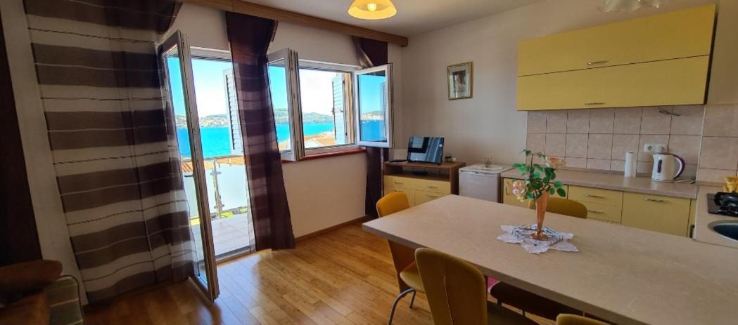 Apartmani Gizela Seget Donji Ruang foto