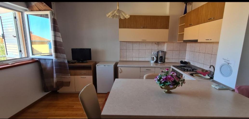 Apartmani Gizela Seget Donji Ruang foto