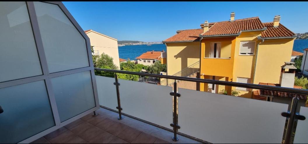 Apartmani Gizela Seget Donji Ruang foto