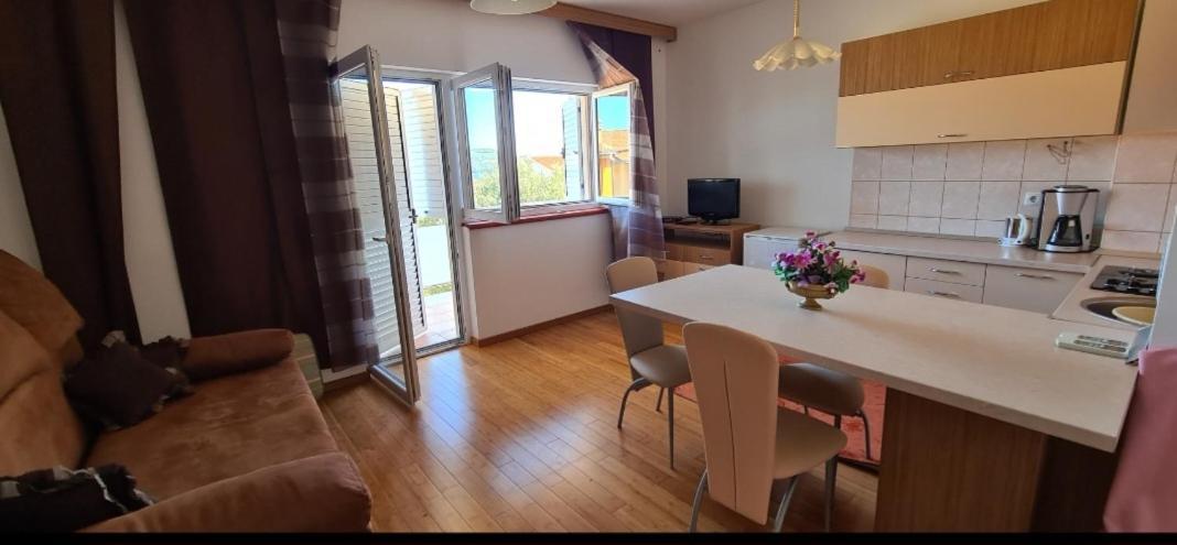 Apartmani Gizela Seget Donji Ruang foto